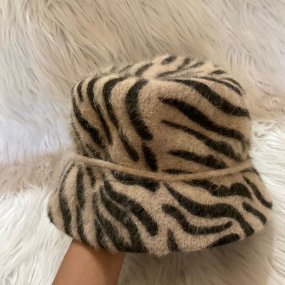 Betmar New York Vintage Brown Zebra Stripes Angora Blend Bow Bucket Hat main image 4